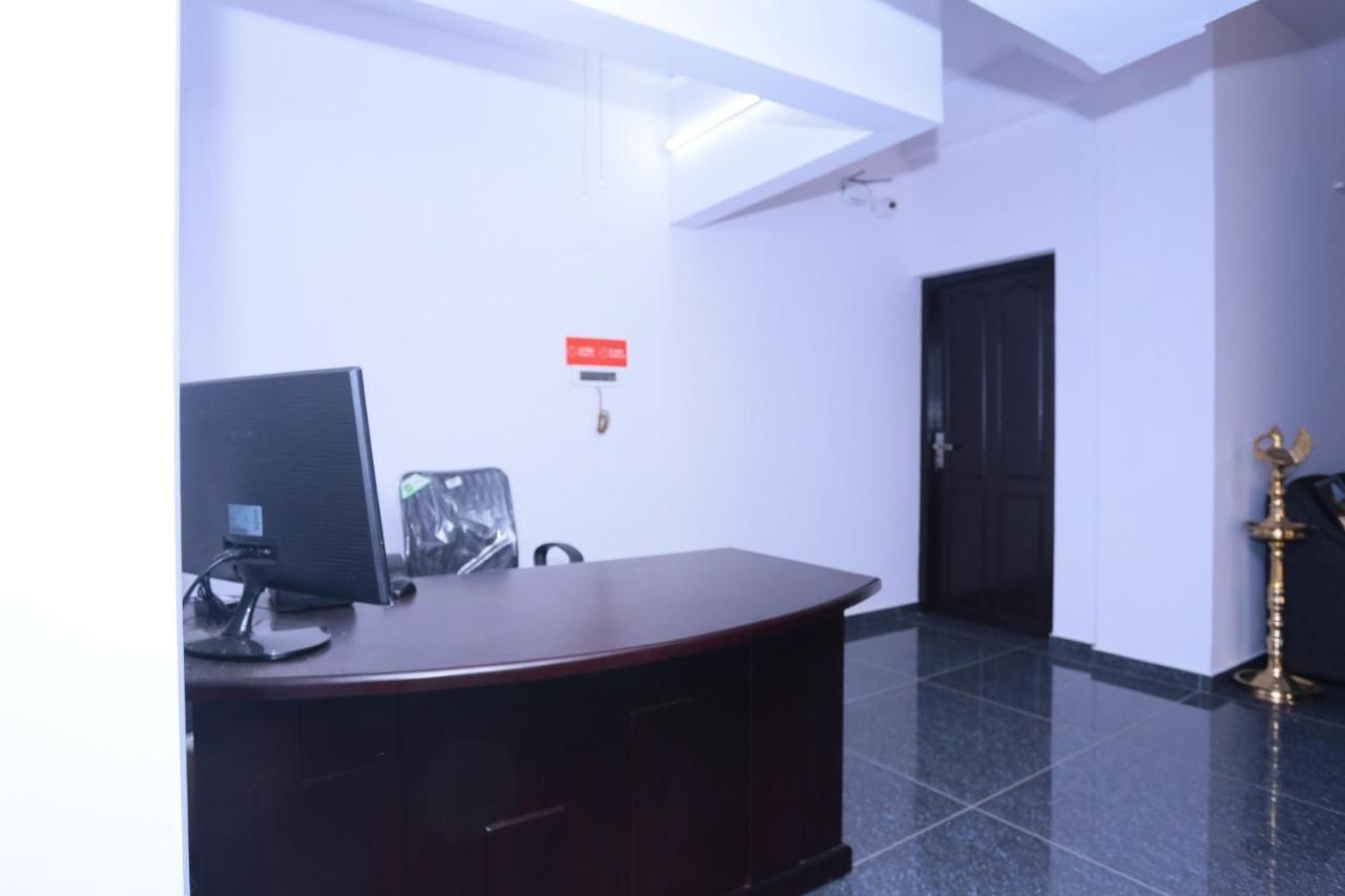 Отель Oyo 26697 United Residency Kazhakuttam Экстерьер фото